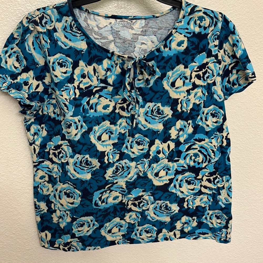 Blue floral tee